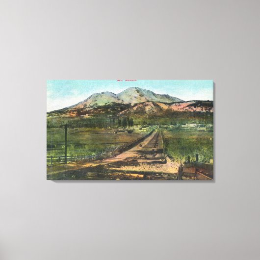 Luftsicht auf das Tal und den Berg Shasta Leinwanddruck (Vorderseite)