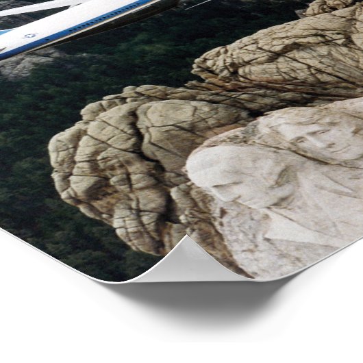 Luftwaffe 1 fliegt über Mount Rushmore Poster (Ecke)