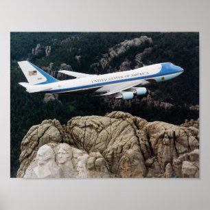 Luftwaffe 1 fliegt über Mount Rushmore Poster
