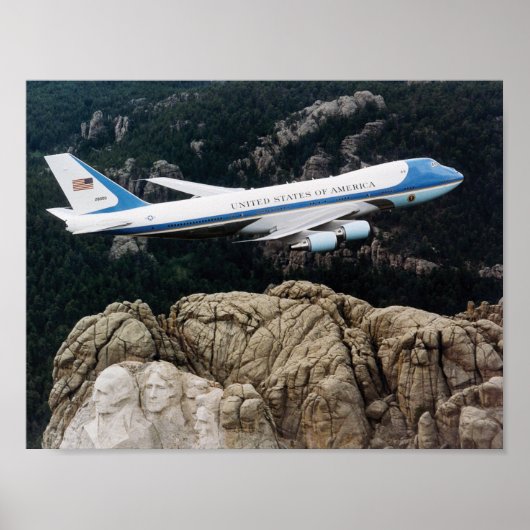Luftwaffe 1 fliegt über Mount Rushmore Poster (Vorne)