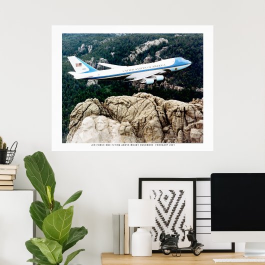 Luftwaffe 1 Flug über Berg Rushmore Poster (Heimbüro)