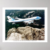 Luftwaffe 1 Flug über Berg Rushmore Poster (Vorne)