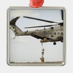 Luftwaffe pararescuemen leiten einen Kampfeinsatz Silbernes Ornament