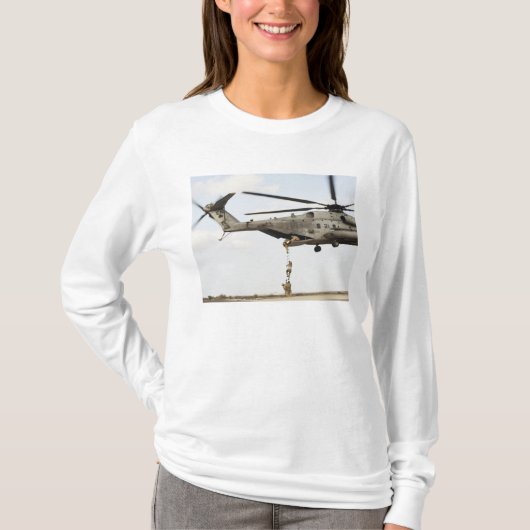 Luftwaffenparareskuemen führen Kampfeinsatz 4 T-Shirt (Vorderseite)