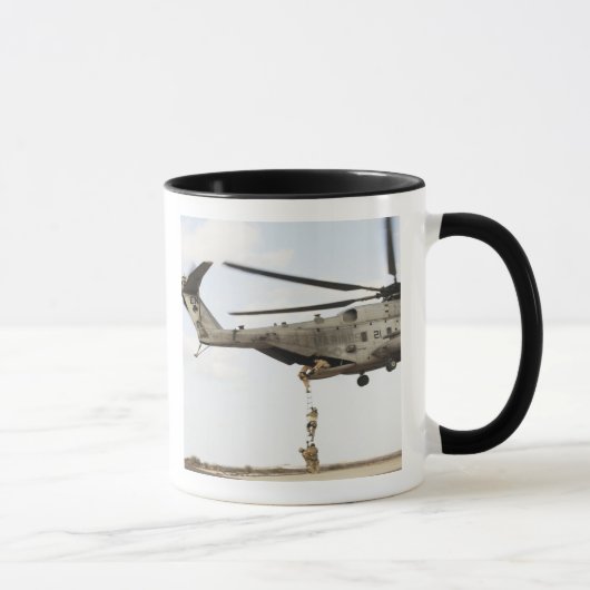 Luftwaffenparareskuemen führen Kampfeinsatz 4 Tasse (Rechts)