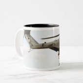 Luftwaffenparareskuemen führen Kampfeinsatz 4 Zweifarbige Tasse (Vorderseite Links)