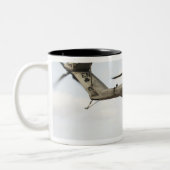 Luftwaffenparareskuemen führen Kampfeinsatz 4 Zweifarbige Tasse (Links)