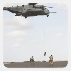 Luftwaffenparareskuemen führen Kampfeinsatz durch Quadratischer Aufkleber