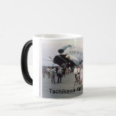 Luftwaffenstützpunkt Tachikawa, Japan Verwandlungstasse (Vorderseite Links)