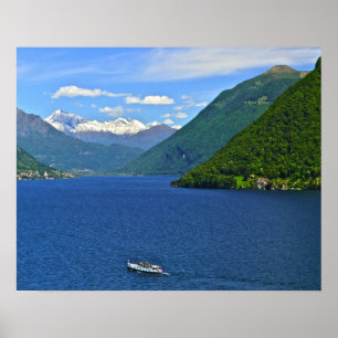 LUGANO-SEE, BOOT, BERGE IM HINTERGRUND POSTER