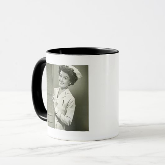 Lugende Krankenschwester Tasse (Vorderseite Links)