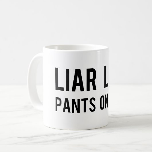 Lügner-Lügner-Hosen auf Feuer Kaffeetasse (Vorderseite Links)