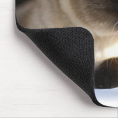 Lui am Fenster, wo ist die Maus? Mousepad (Ecke)