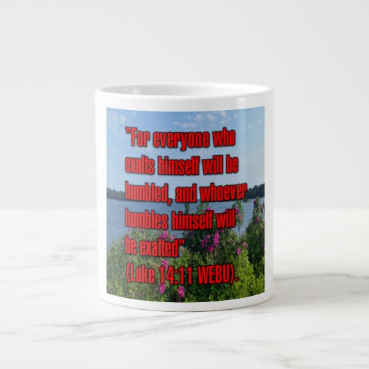 Lukas 14:11 WEBU Mug Jumbo-Tasse (Vorderseite)