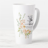 Luke 1:45 Gesegnet ist "She Spring Orange Blume" Milchtasse (Rechte Ecke)