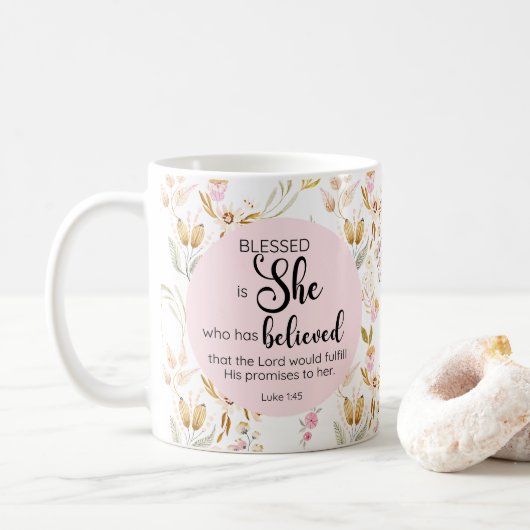 Luke 1:45 Gesegnet ist Sie Aquarell Rosa Blütenbra Kaffeetasse (Mit Donut)