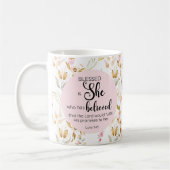 Luke 1:45 Gesegnet ist Sie Aquarell Rosa Blütenbra Kaffeetasse (Links)