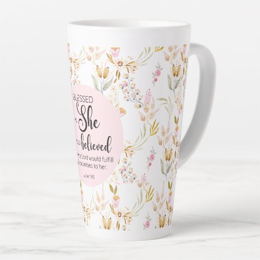 Luke 1:45 Gesegnet ist Sie Aquarell Rosa Blütenbra Milchtasse (Rechte Ecke)