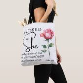 Luke 1:45 Gesegnet ist Sie Rose Blume Tasche (Von Nahem)