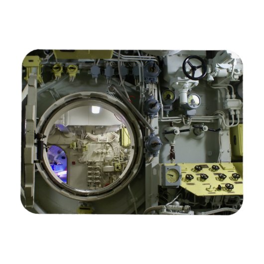 Luke auf einem alten Retro-U-Boot Magnet (Horizontal)