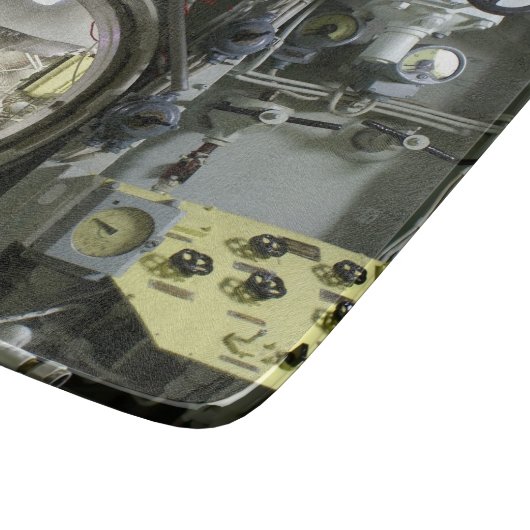 Luke auf einem alten Retro-U-Boot Schneidebrett (Ecke)