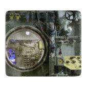 Luke auf einem alten Retro-U-Boot Schneidebrett (Vorderseite)