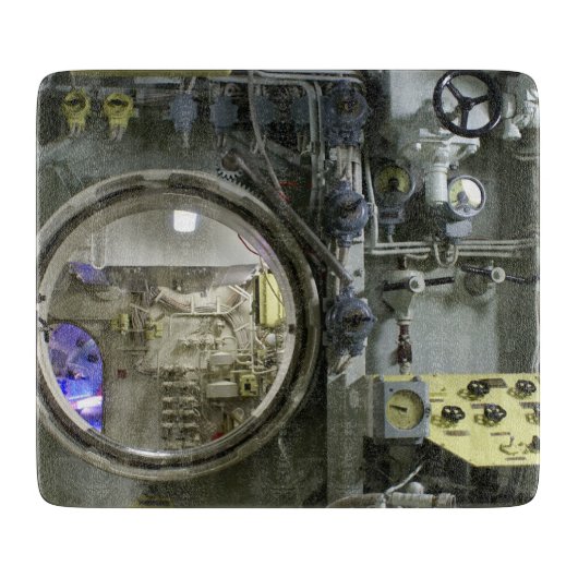 Luke auf einem alten Retro-U-Boot Schneidebrett (Vorderseite)