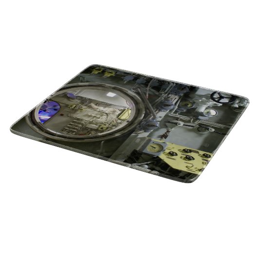 Luke auf einem alten Retro-U-Boot Schneidebrett (Ecke)