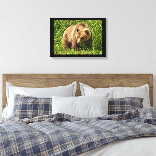 Lumbering Grizzly Bear Canvas Print Leinwanddruck (Insitu (Schlafzimmer))