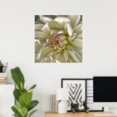 Lumimous Dahlia Petals Poster (Heimbüro)