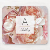 LUMINOUS ROSE Elegante Moderne Blumenmonogramm Mousepad (Vorne)