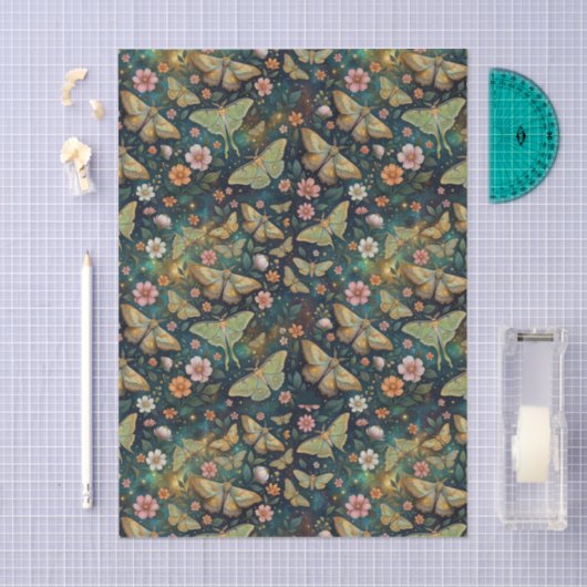 Luna Moth and Moon, Celestial Floral Repeat Seidenpapier (Handwerk)