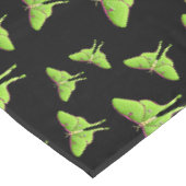 Luna Moth Cartoon Illustration Tischdecke (Schrägansicht)