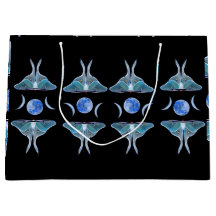 Luna Moth Triple Moon auf schwarz