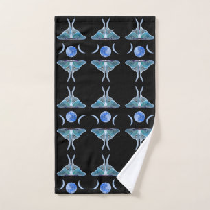 Luna Moth Triple Moon auf schwarz Handtuch