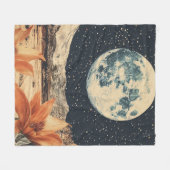 Lunar Bloom Over Sandy Peaks Fleecedecke (Vorderseite (Horizontal))