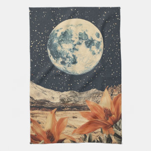 Lunar Bloom Over Sandy Peaks Geschirrtuch