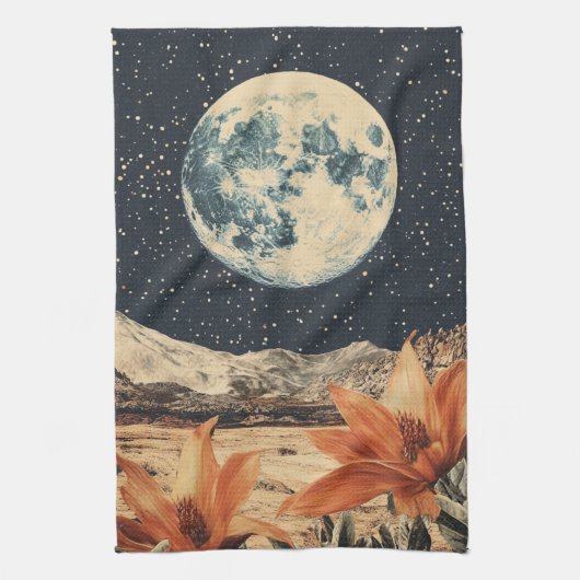 Lunar Bloom Over Sandy Peaks Geschirrtuch (Vertikal)