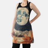 Lunar Bloom Over Sandy Peaks Schürze (InSitu)