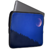 Lunar Eclipse über Wald | Zug, Schweiz Laptopschutzhülle (Vorne Rechts)