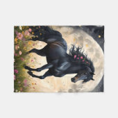 Lunar Elegance: Schwarzes Fantasy - Pferd mit dem Fleecedecke (Vorderseite (Horizontal))
