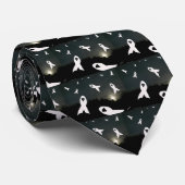 Lungenkrebs-Bänder über einem nächtlichen Himmel Krawatte (Gerollt)