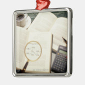 Lupe, die molekulares Diagramm vergrößert Ornament Aus Metall (Links)