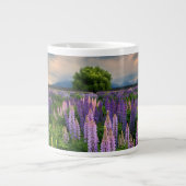 Lupin Field in Neuseeland Jumbo-Tasse (Vorderseite)