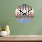 Lupine Blume in Butterfellen Vintag Monogramm Runde Wanduhr