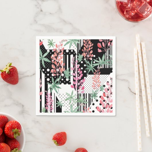 Lupinen auf schwarz-weißem Hintergrund Serviette (Beispiel)