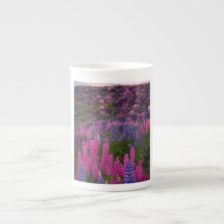 Lupinen-Blumenfeld Natur-Ästhetikdruck auf Dema Porzellantasse