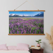 Lupinen in Bloom | Kenai Mountains, Alaska Wandteppich Mit Holzrahmen (Schlafzimmer)