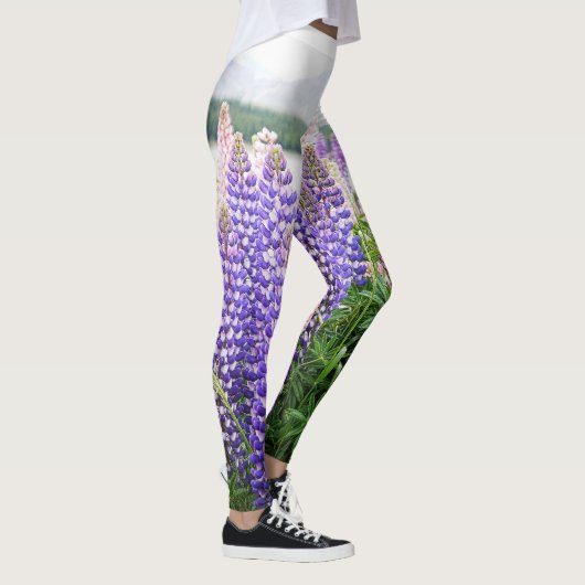 Lupinen in Leggings (Rechts)