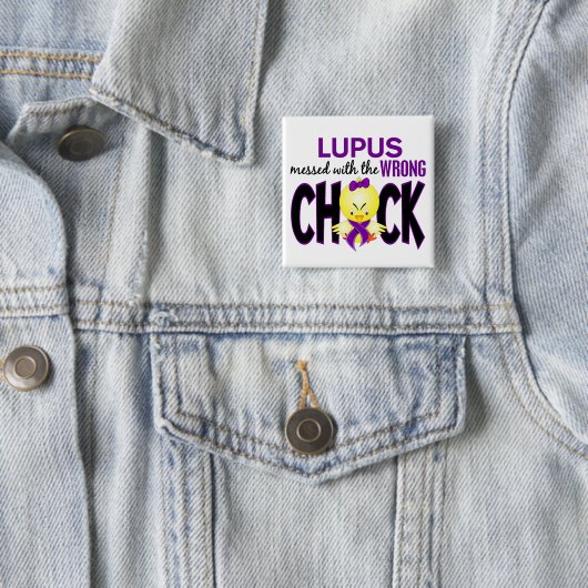 Lupus verwirrt mit dem falschen Küken Button (Beispiel)